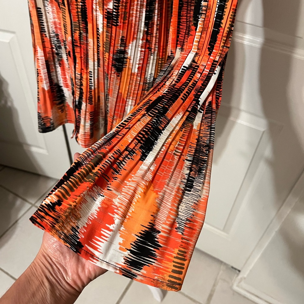 Pleated blouse. Slimming. Long bell sleeves, V-neck. Orange, black, coral. XL - Picture 2 of 12